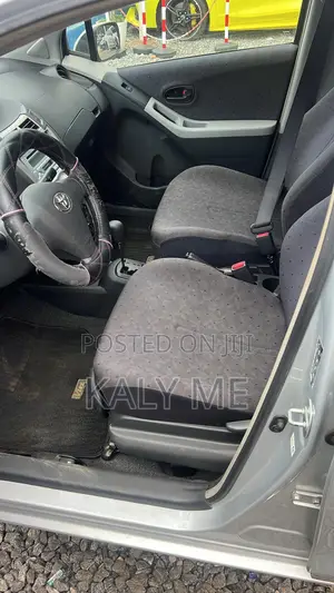Toyota Vitz 2010 Pearl