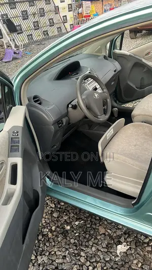 Toyota Vitz 2010 Pearl
