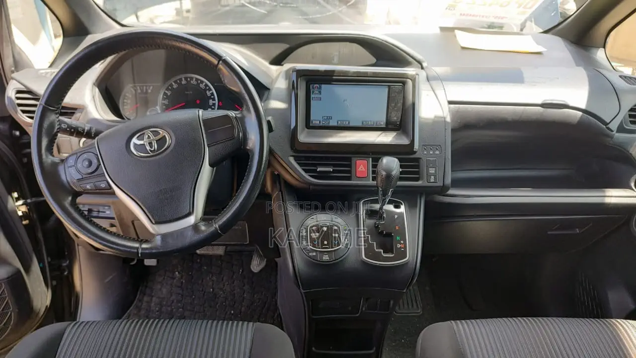 Toyota Voxy SV Premium 2014 Black