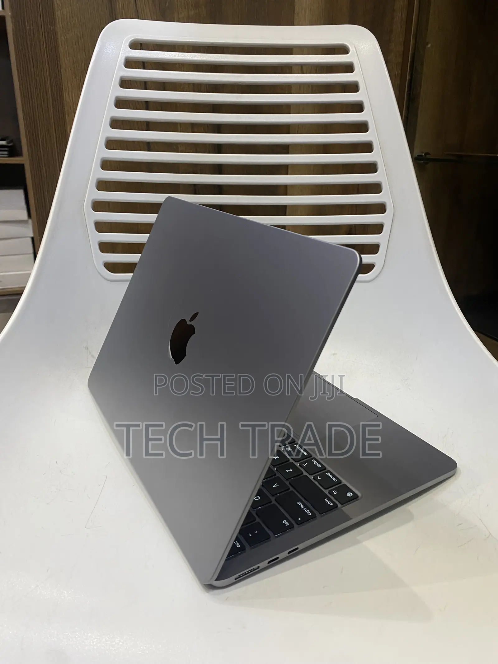 Apple MacBook Air 2024 M3 13-inch 24GB Apple M3 SSHD (Hybrid) 512GB