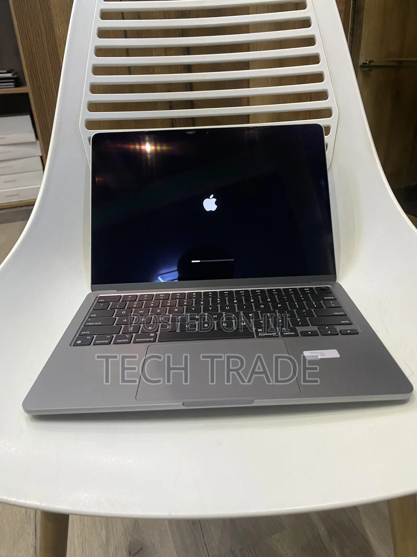 Apple MacBook Air 2024 M3 13-inch 24GB Apple M3 SSHD (Hybrid) 512GB