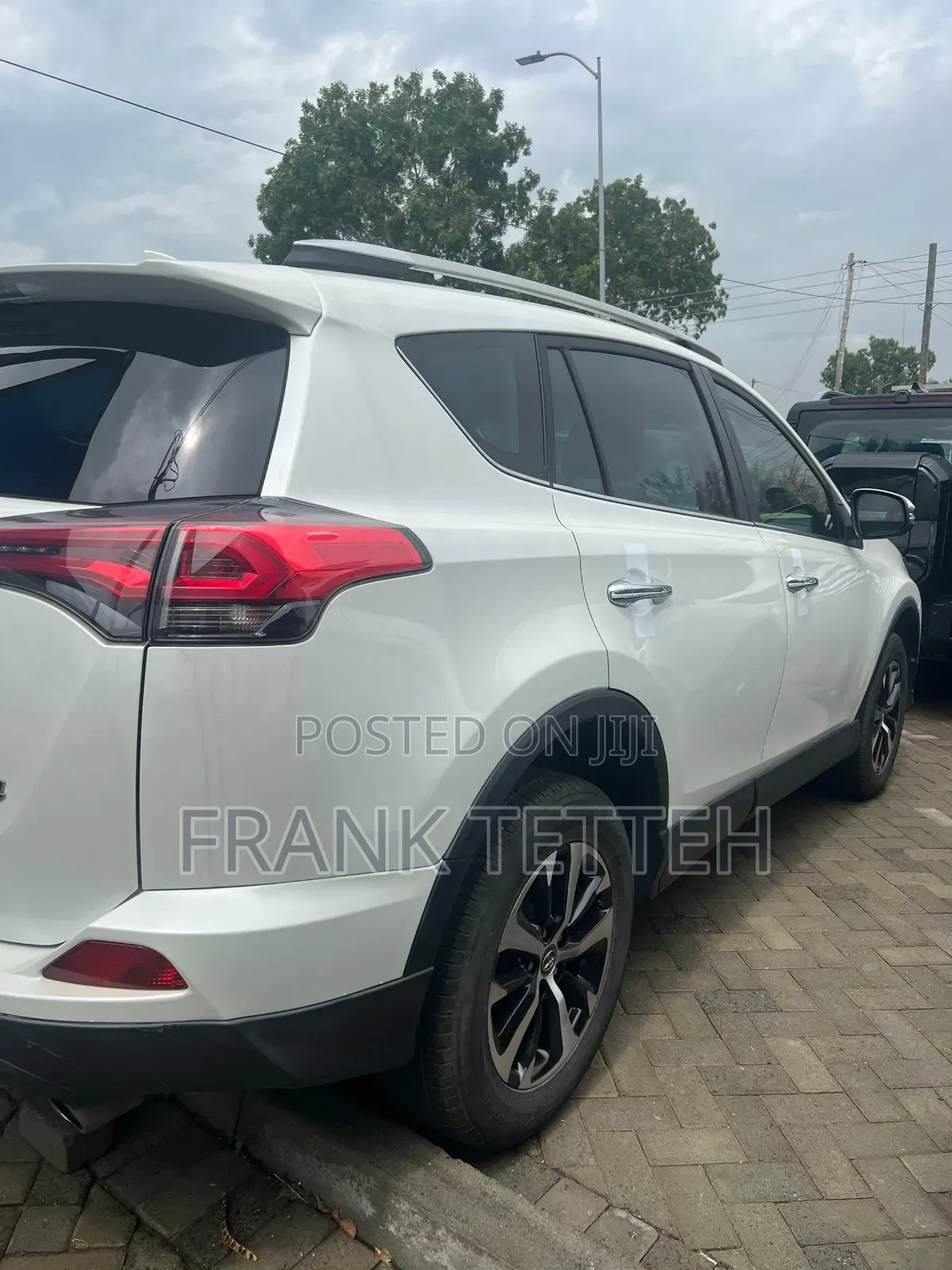 Toyota RAV4 LE AWD 2019 White