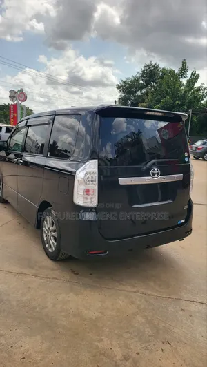 Toyota Voxy 2013 Black