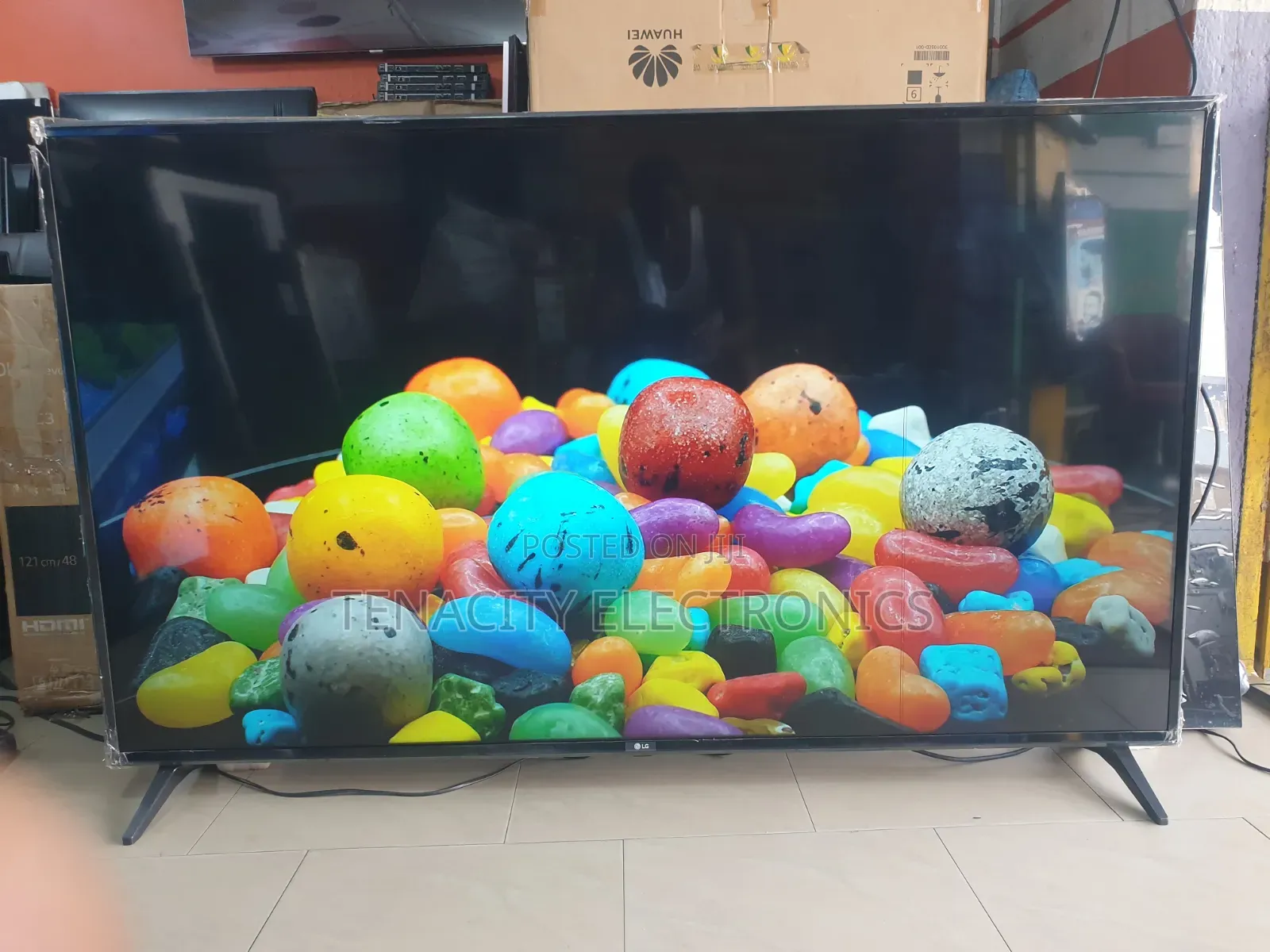 65"Lg Uhd HDR Smart Satellite Tv