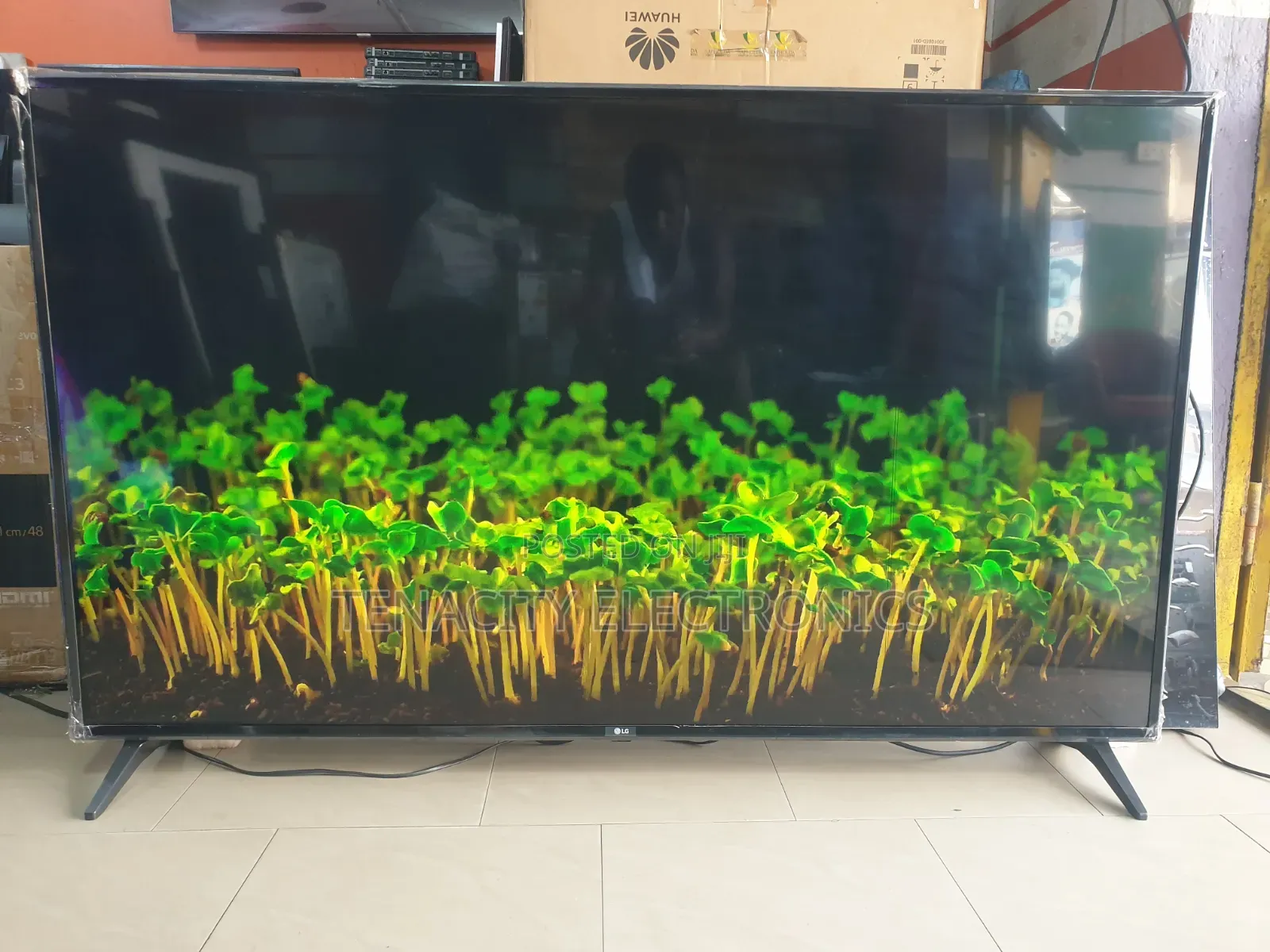 65"Lg Uhd HDR Smart Satellite Tv