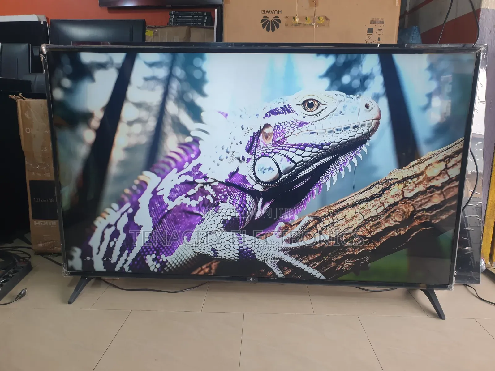 65"Lg Uhd HDR Smart Satellite Tv