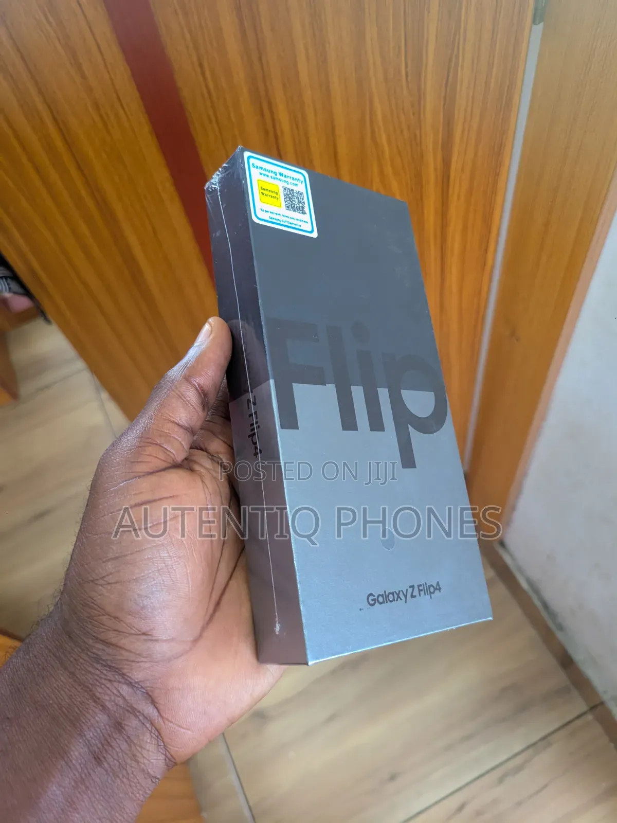 New Samsung Galaxy Z Flip4 256 GB Gray