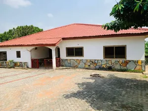 5bdrm House in Accra Metropolitan for sale
