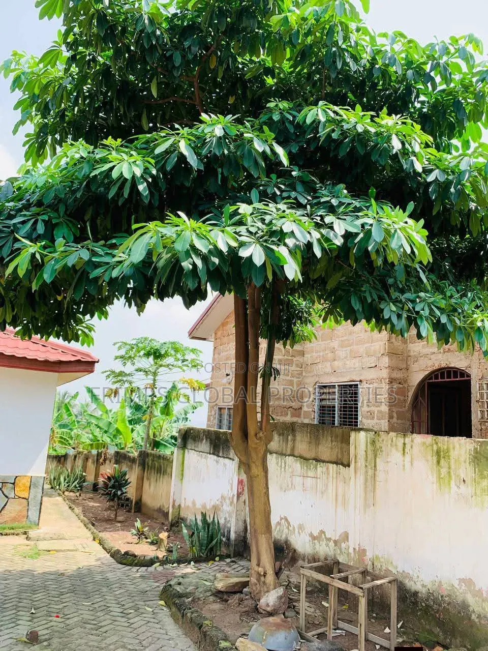 5bdrm House in Accra Metropolitan for sale