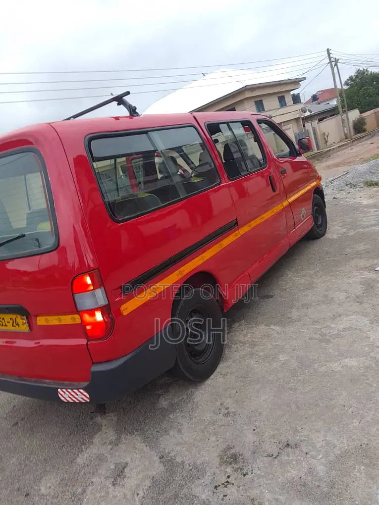 Toyota HiAce 2001 Red