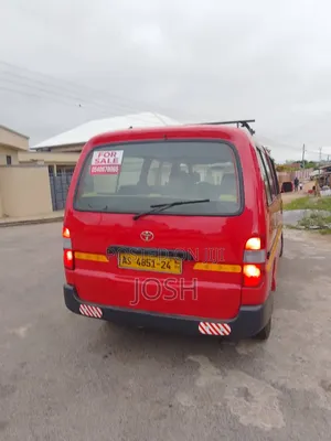 Toyota HiAce 2001 Red