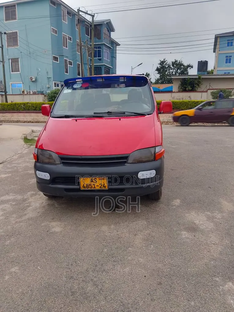 Toyota HiAce 2001 Red