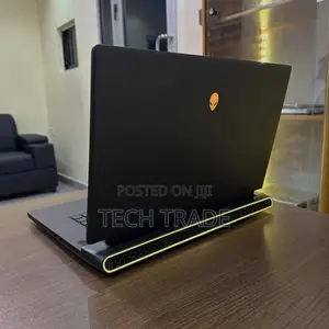 Laptop Alienware m17 R5 16GB AMD Ryzen 9 SSD 1T
