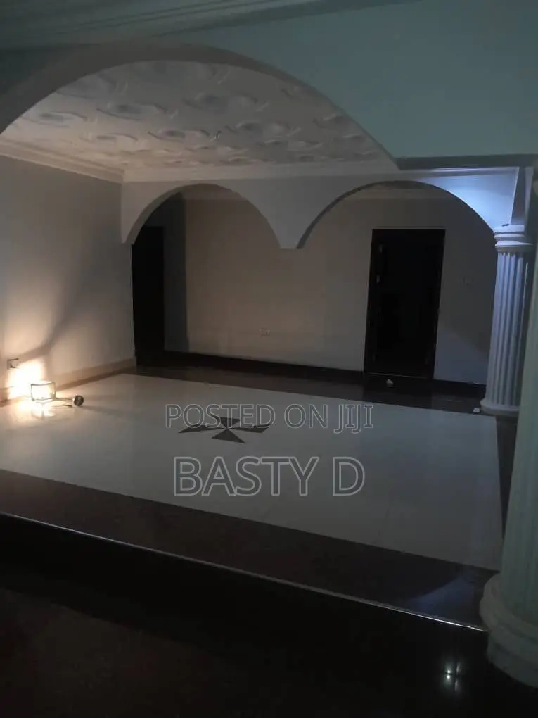 5bdrm House in Lakeside for sale