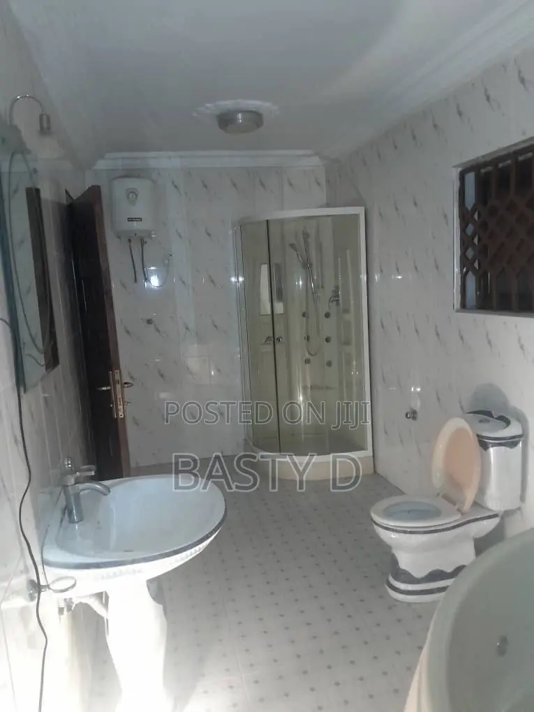 5bdrm House in Lakeside for sale