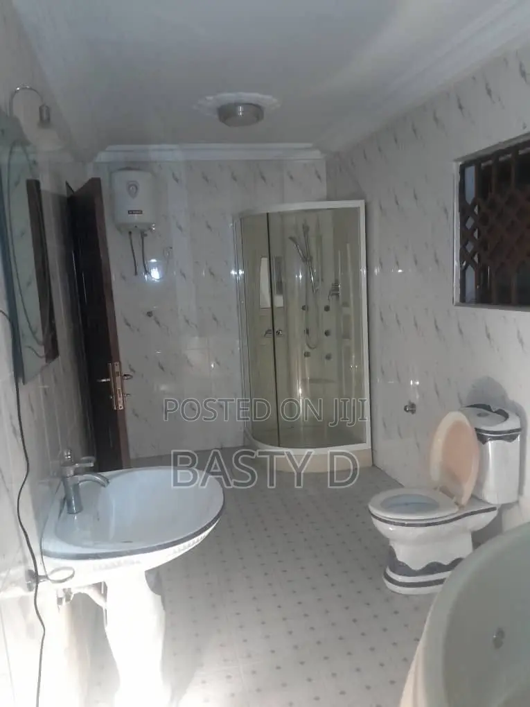 5bdrm House in Lakeside for sale