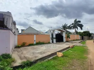 5bdrm House in Lakeside for sale