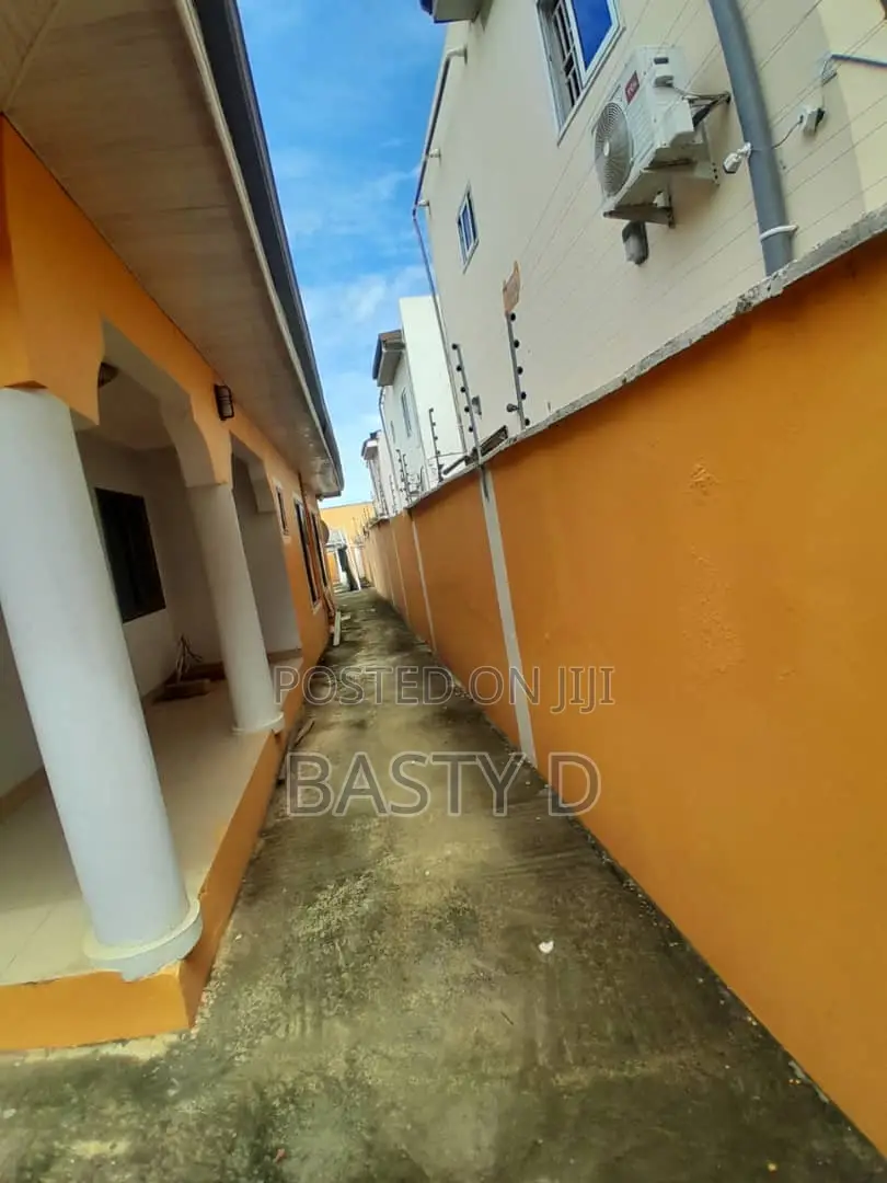 5bdrm House in Lakeside for sale