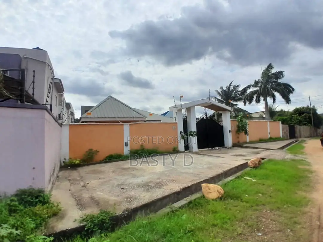5bdrm House in Lakeside for sale