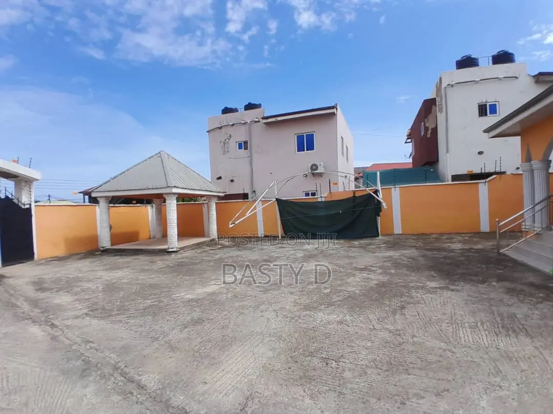 5bdrm House in Lakeside for sale