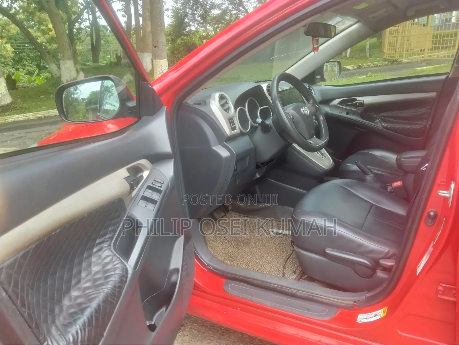 Toyota Matrix L Hatchback FWD (1.8L 4cyl 5M) 2011 Red