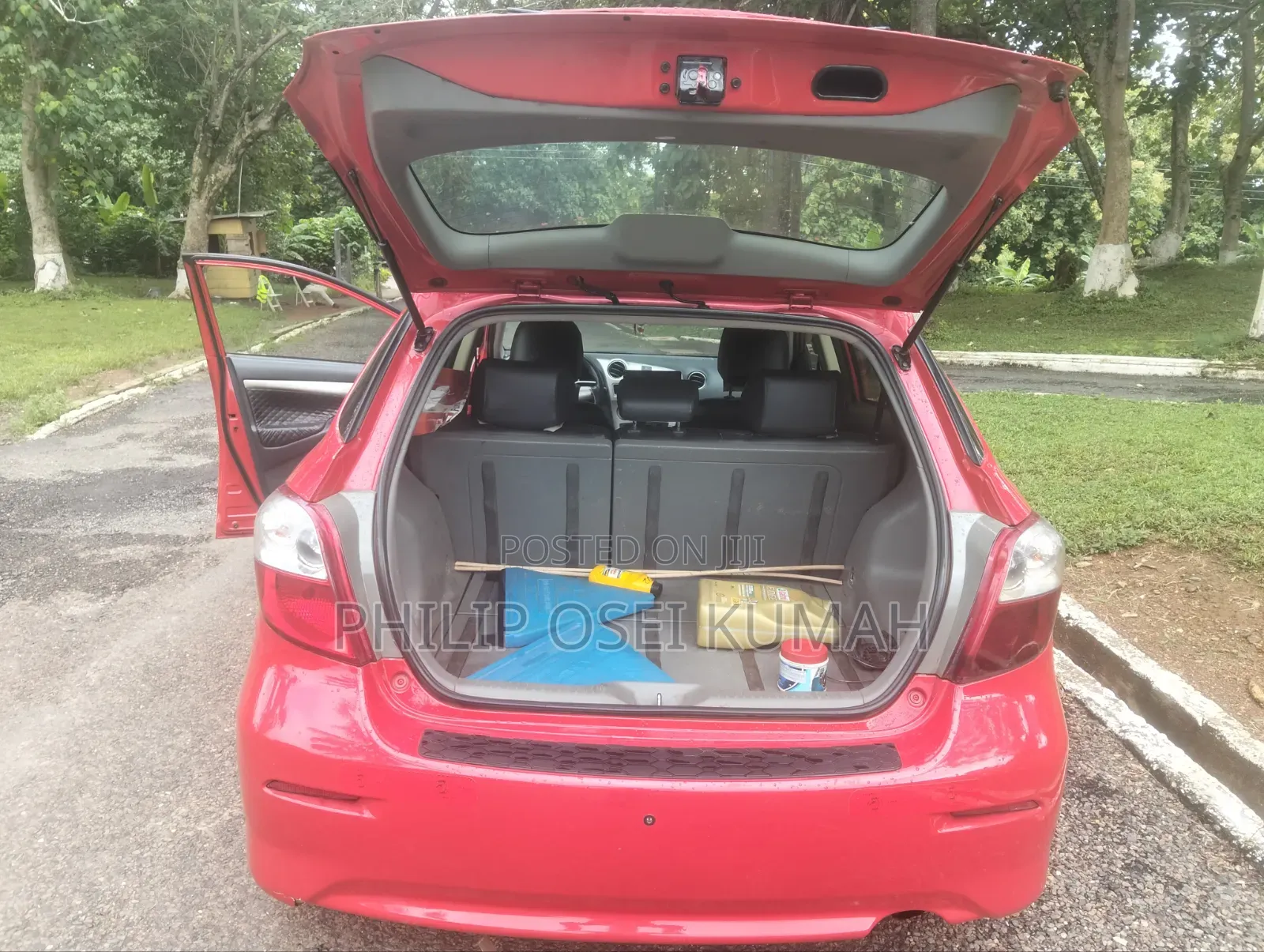 Toyota Matrix L Hatchback FWD (1.8L 4cyl 5M) 2011 Red