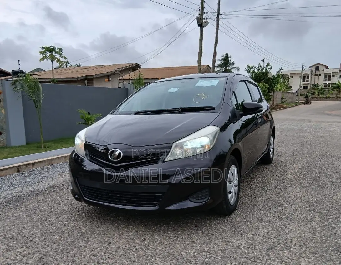 Toyota Vitz 1.3 AWD 5dr 2013 Burgundy