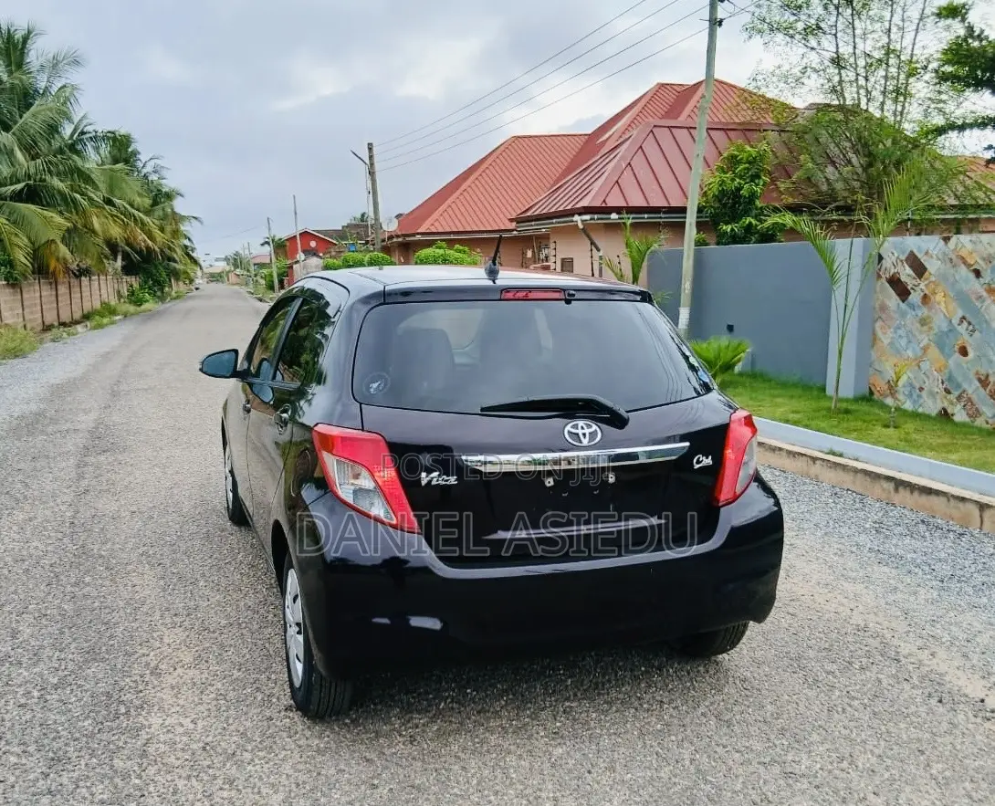Toyota Vitz 1.3 AWD 5dr 2013 Burgundy