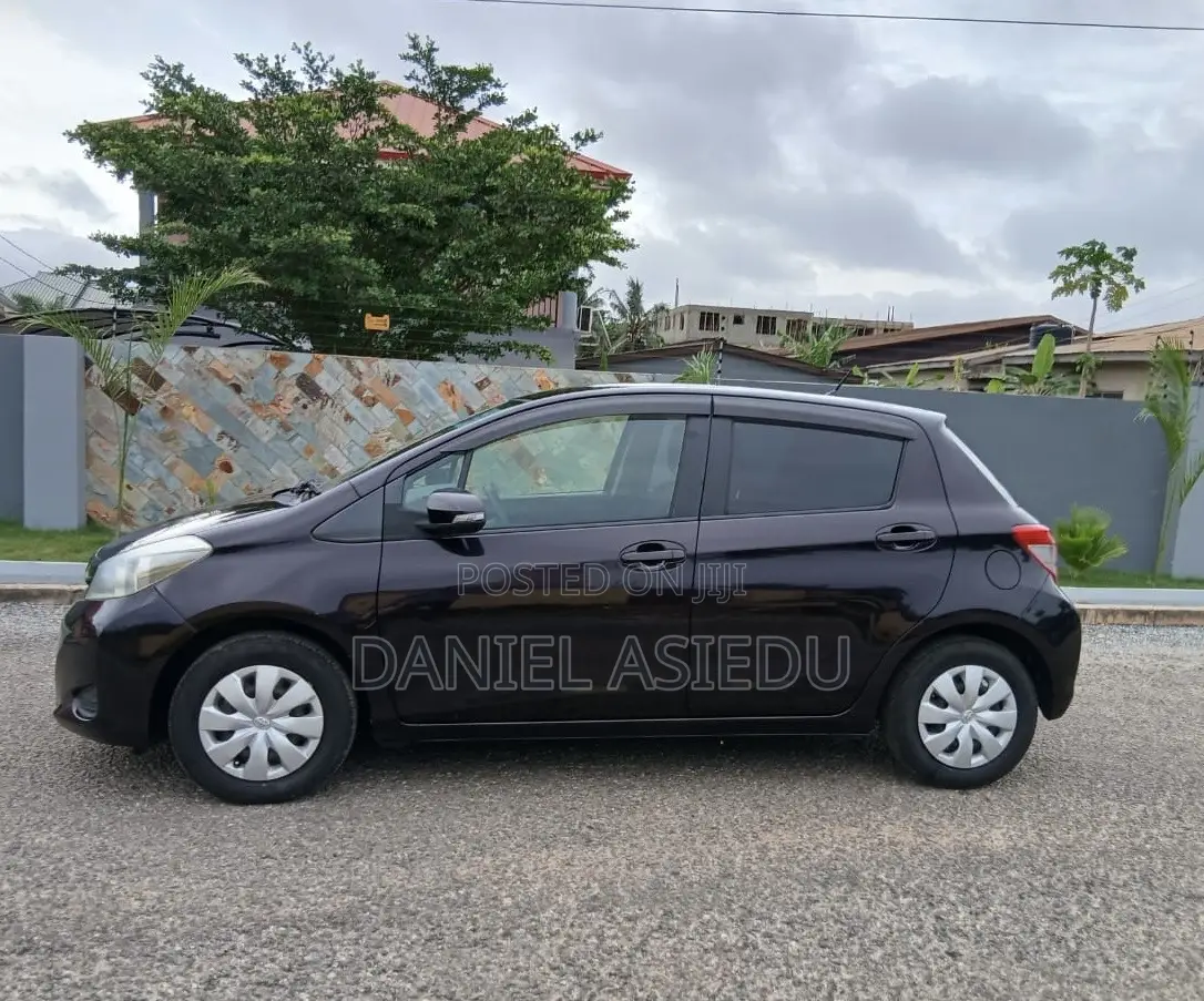 Toyota Vitz 1.3 AWD 5dr 2013 Burgundy