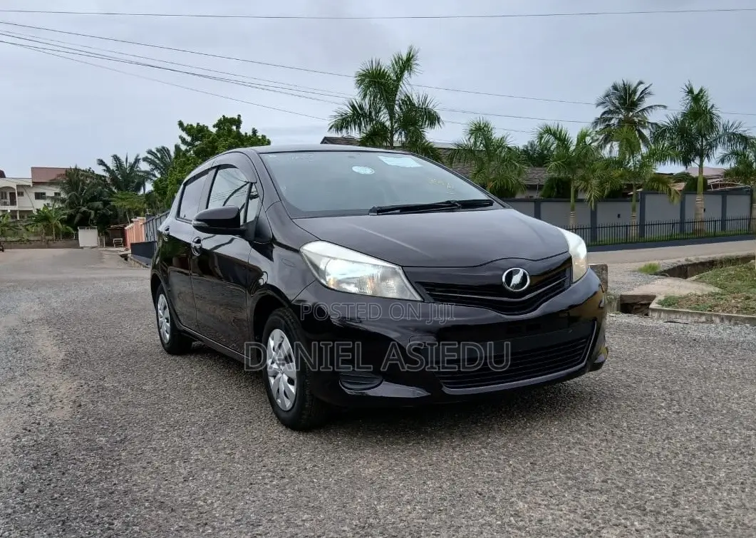 Toyota Vitz 1.3 AWD 5dr 2013 Burgundy