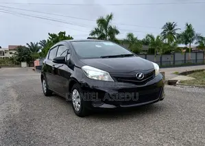 Toyota Vitz 1.3 AWD 5dr 2013 Burgundy