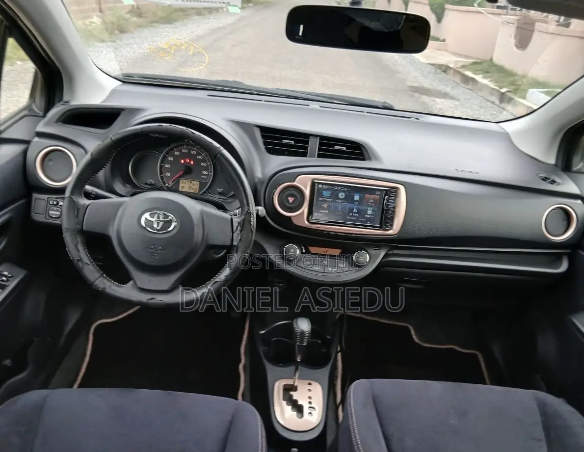Toyota Vitz 1.3 AWD 5dr 2013 Burgundy