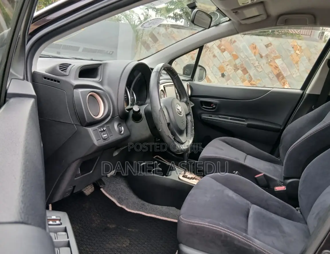 Toyota Vitz 1.3 AWD 5dr 2013 Burgundy