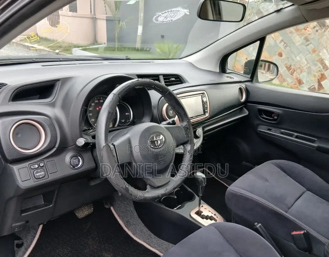 Toyota Vitz 1.3 AWD 5dr 2013 Burgundy