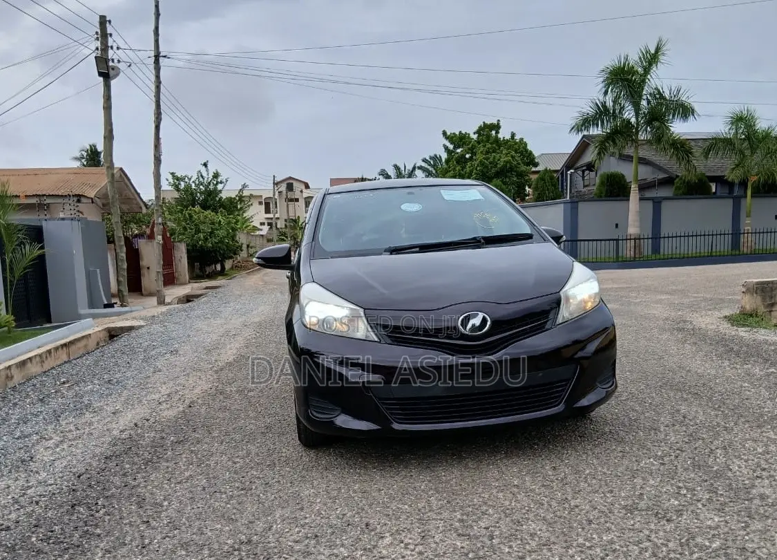 Toyota Vitz 1.3 AWD 5dr 2013 Burgundy