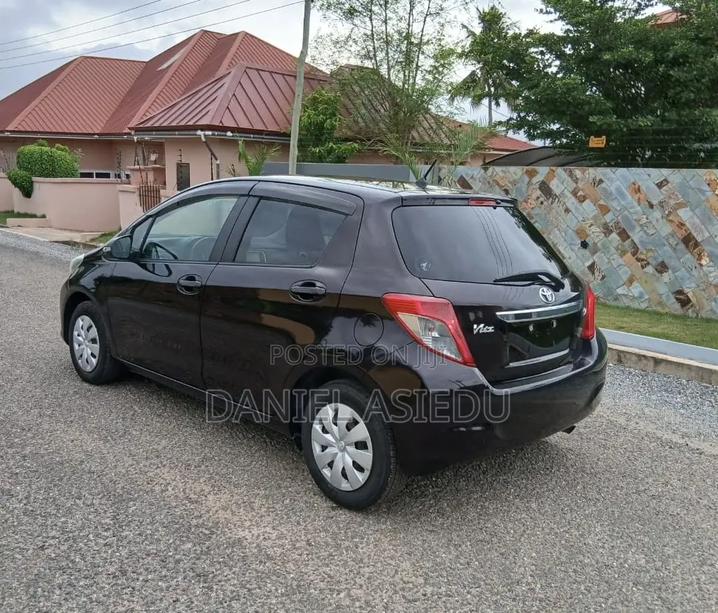 Toyota Vitz 1.3 AWD 5dr 2013 Burgundy