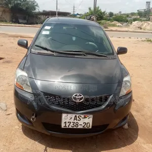 Toyota Yaris 2010 Gray