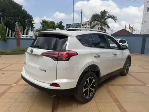 Toyota RAV4 2017 White