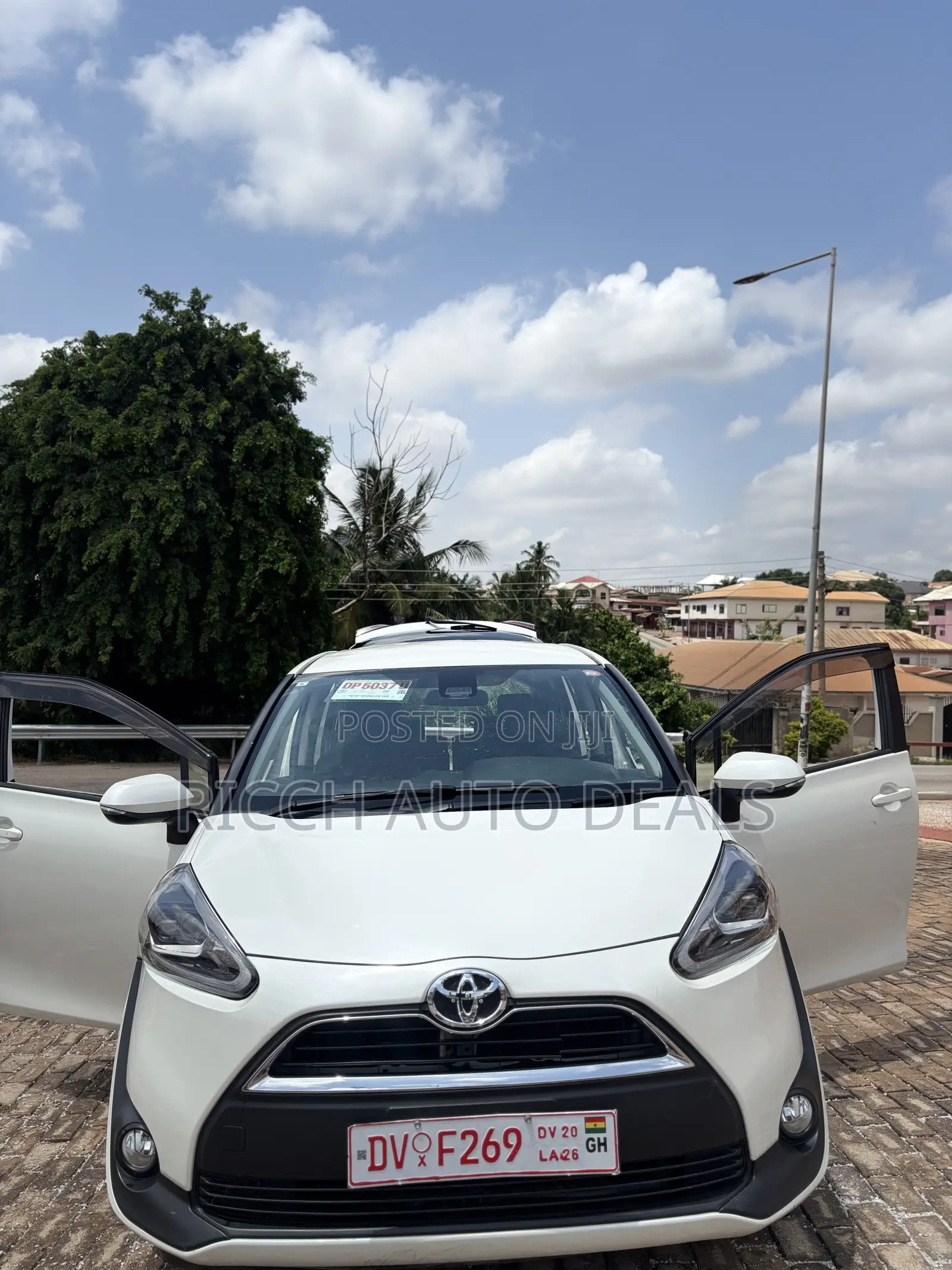 Toyota Sienta 1.5 FWD 2015 White