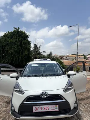 Toyota Sienta 1.5 FWD 2015 White