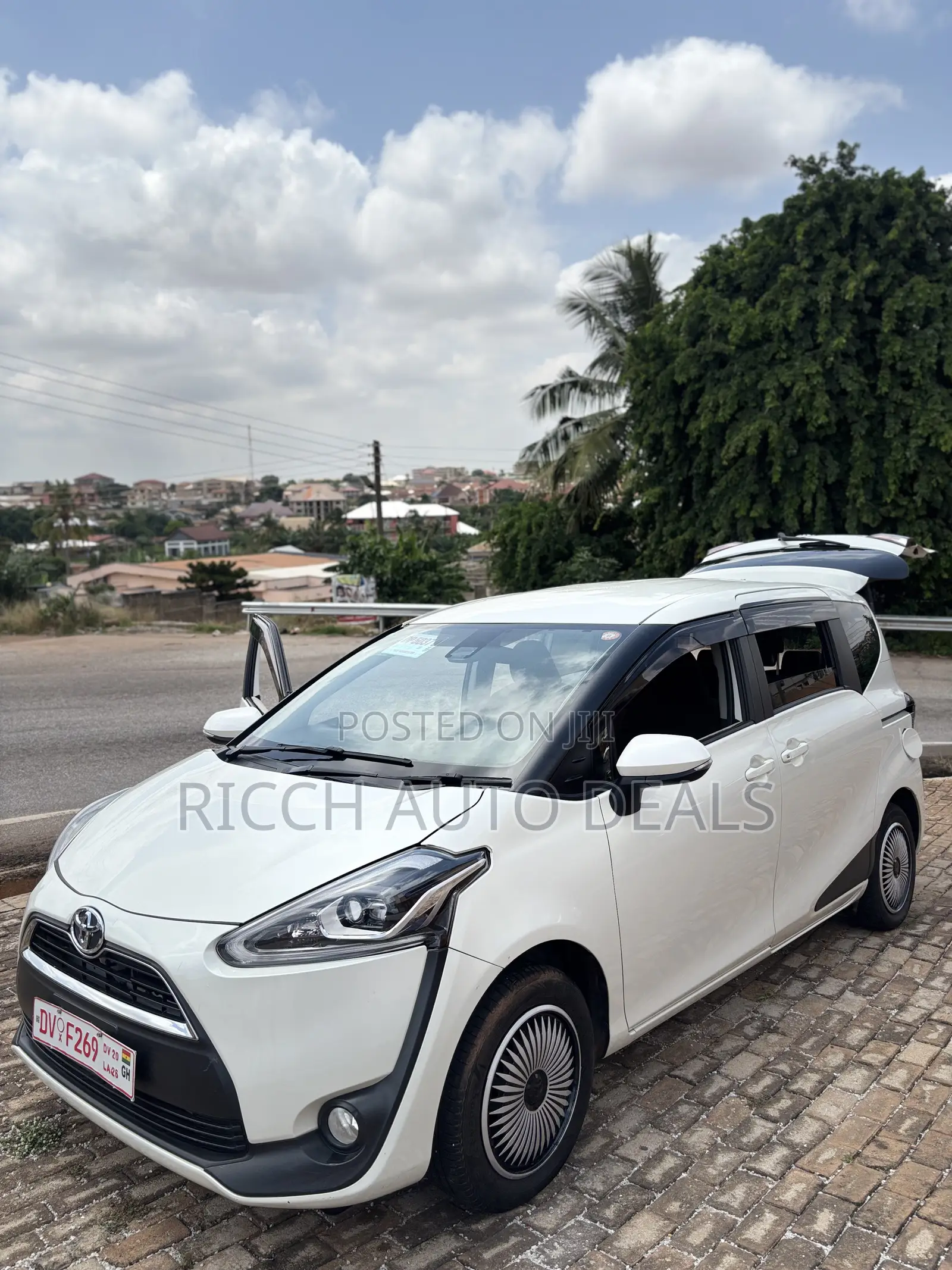 Toyota Sienta 1.5 FWD 2015 White