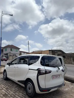 Toyota Sienta 1.5 FWD 2015 White