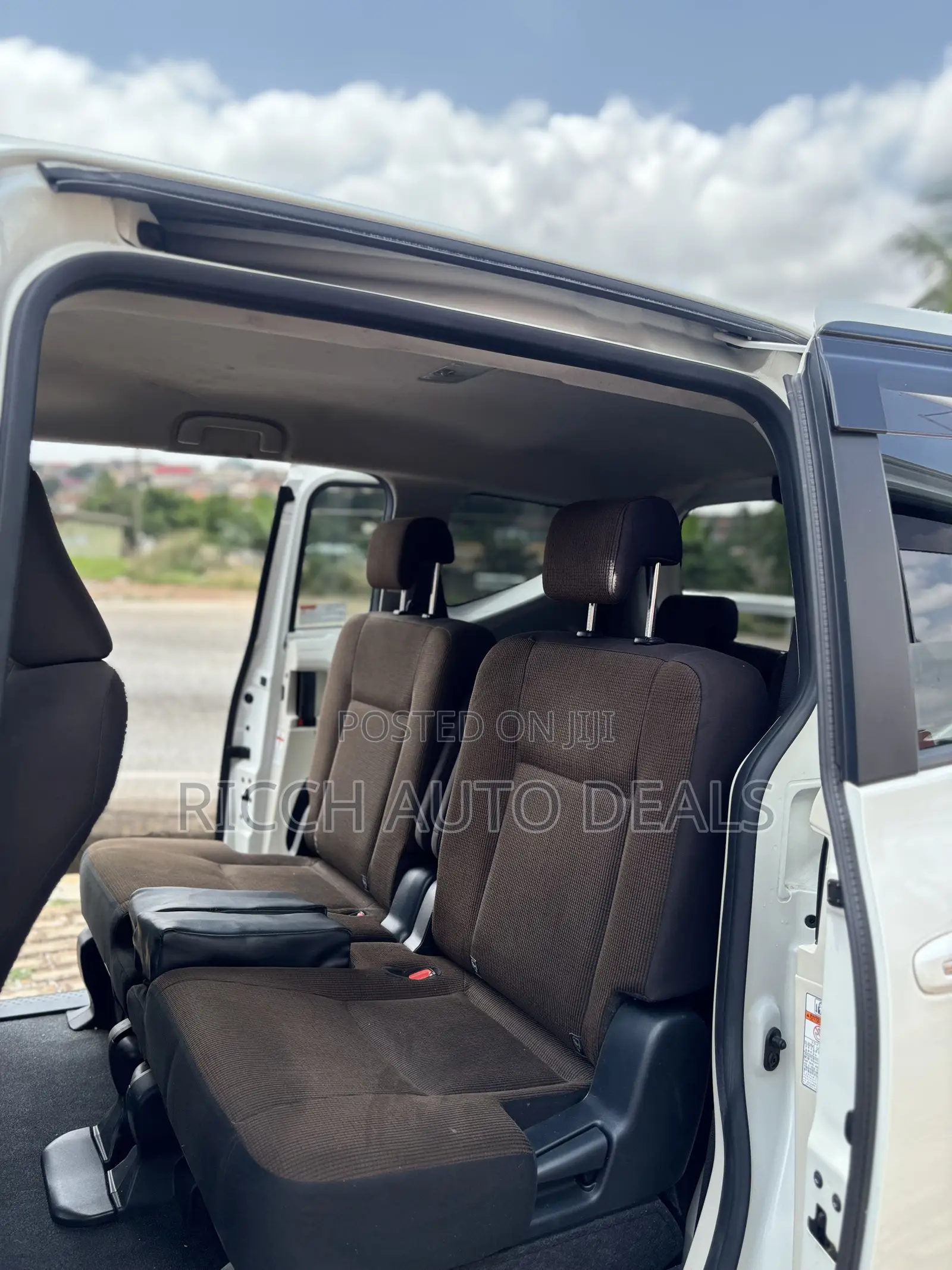 Toyota Sienta 1.5 FWD 2015 White