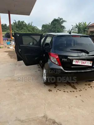 Toyota Vitz 1.3 AWD 5dr 2012 Black