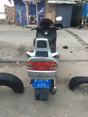 Suzuki 2012 Gray