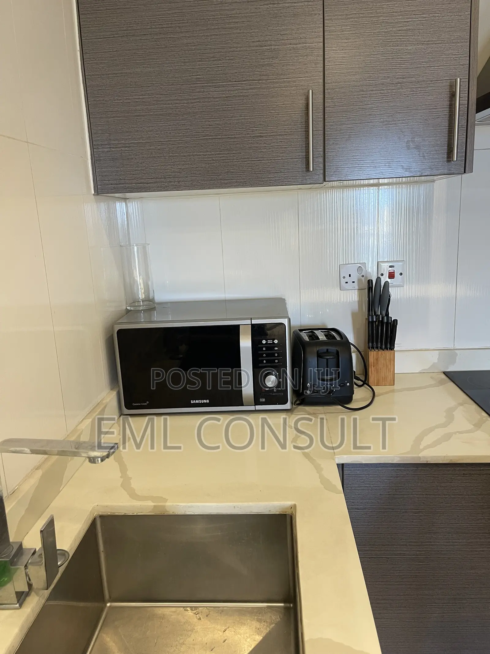 Furnished 2bdrm Apartment in Eml Real Estate, Airport Residential Area