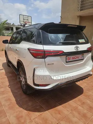 Toyota Fortuner 2.7 AWD 2021 White