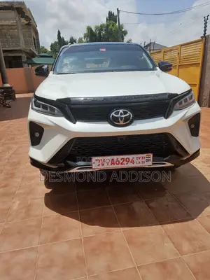 Toyota Fortuner 2.7 AWD 2021 White