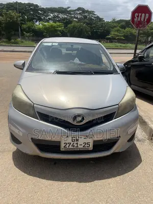Toyota Vitz 2013 Silver
