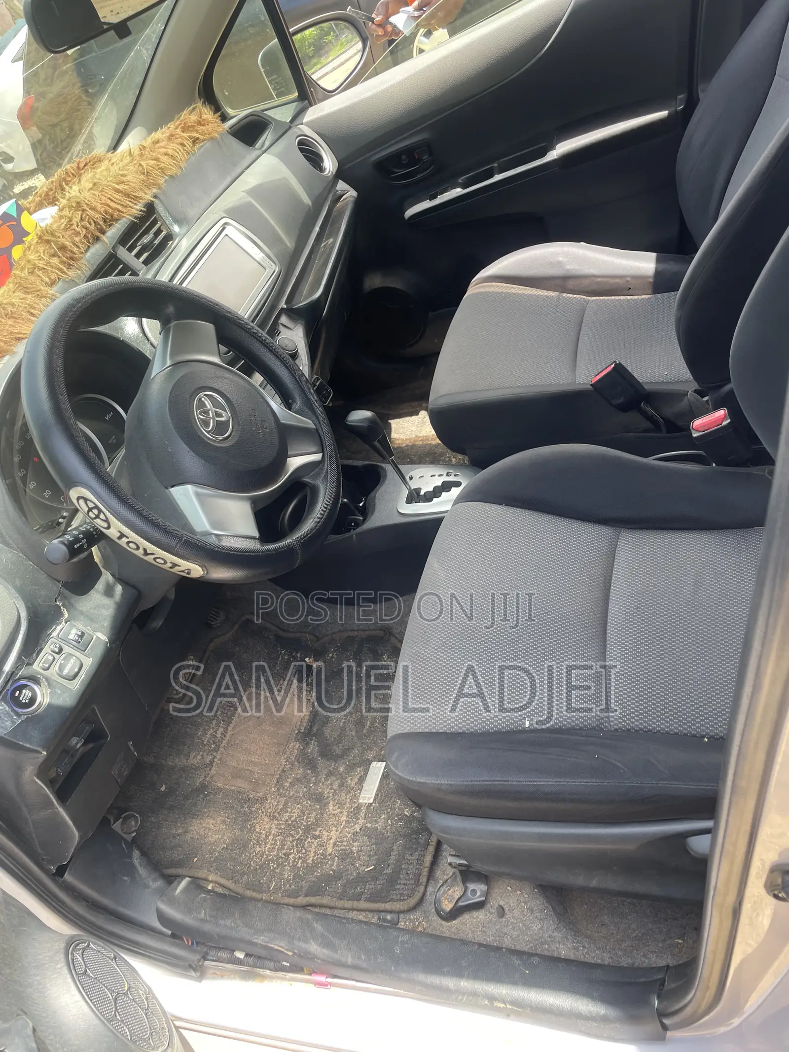 Toyota Vitz 2013 Silver